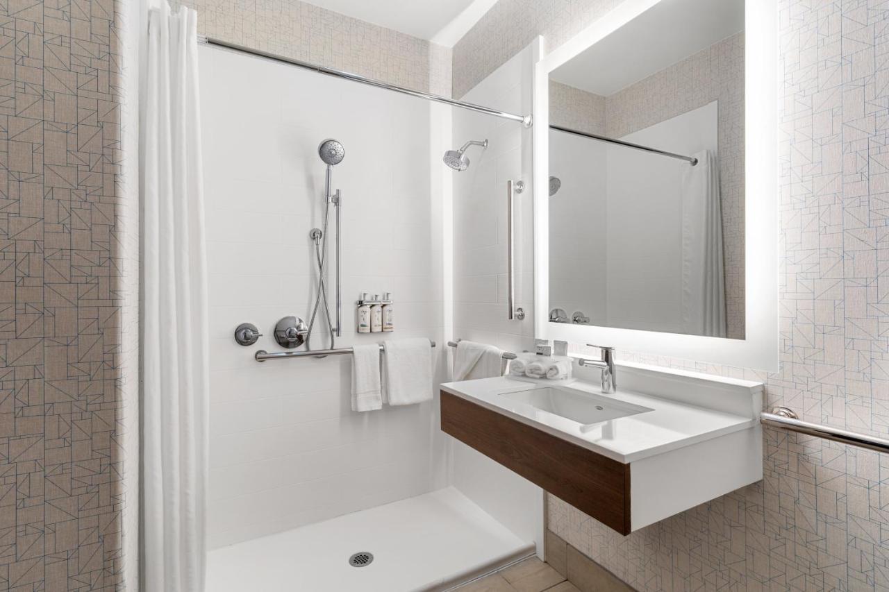 Holiday Inn Express Vancouver North By Ihg Zewnętrze zdjęcie
