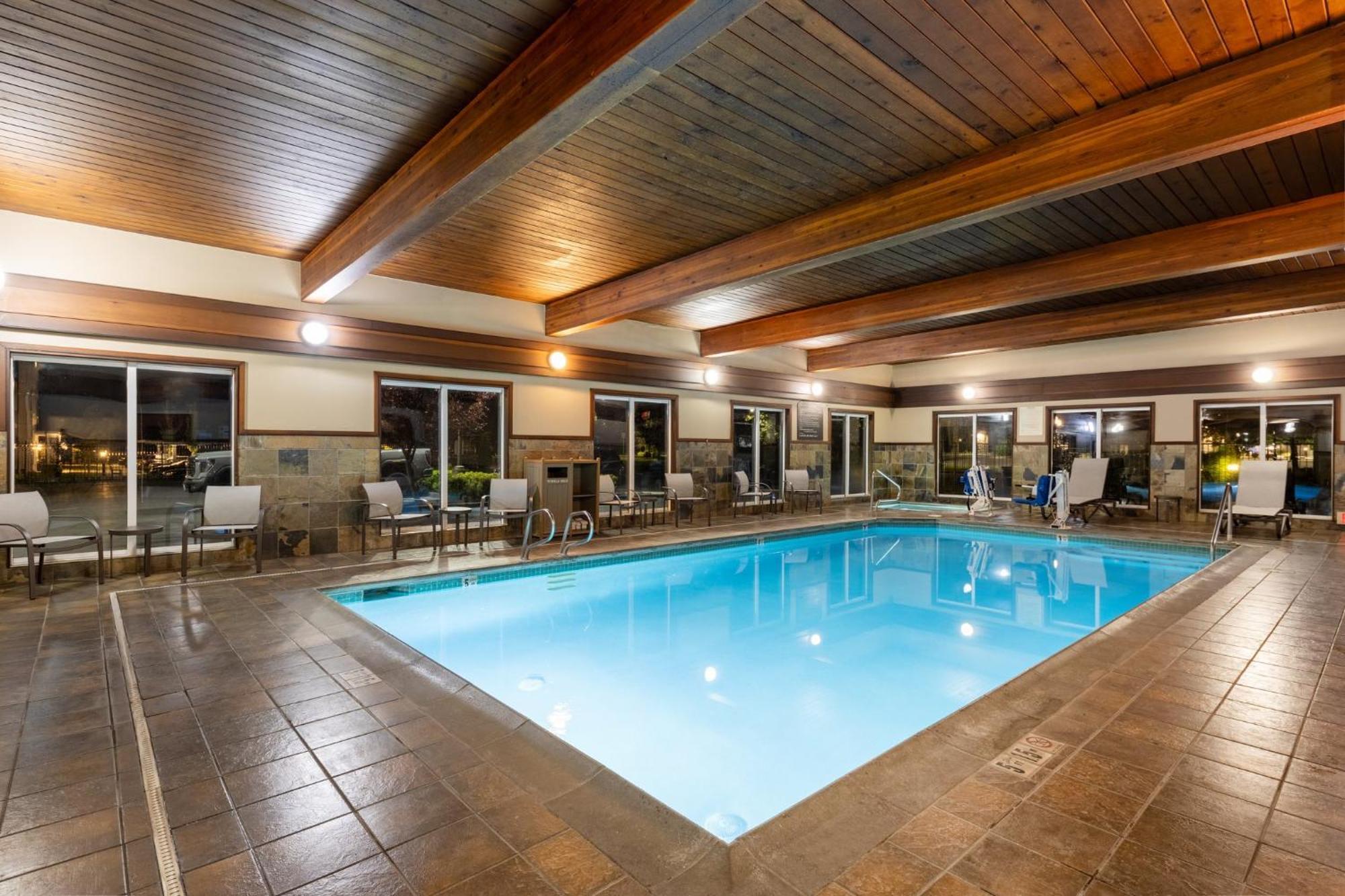 Holiday Inn Express Vancouver North By Ihg Zewnętrze zdjęcie